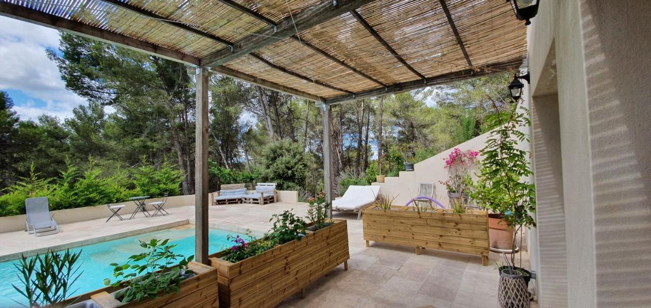 Mas De La Fadeto Bed and Breakfast Les Baux-de-Provence Eksteriør billede