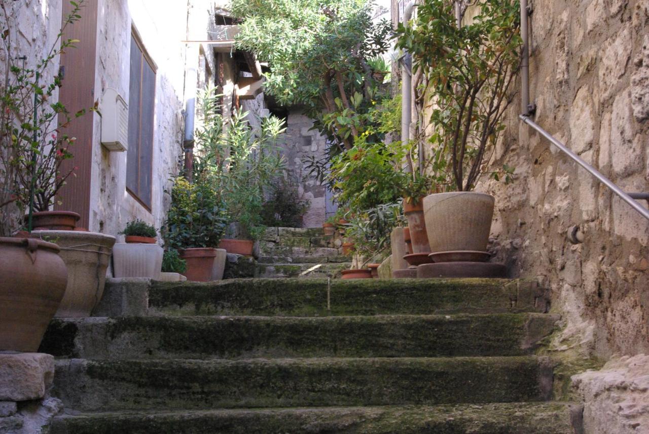 Mas De La Fadeto Bed and Breakfast Les Baux-de-Provence Eksteriør billede